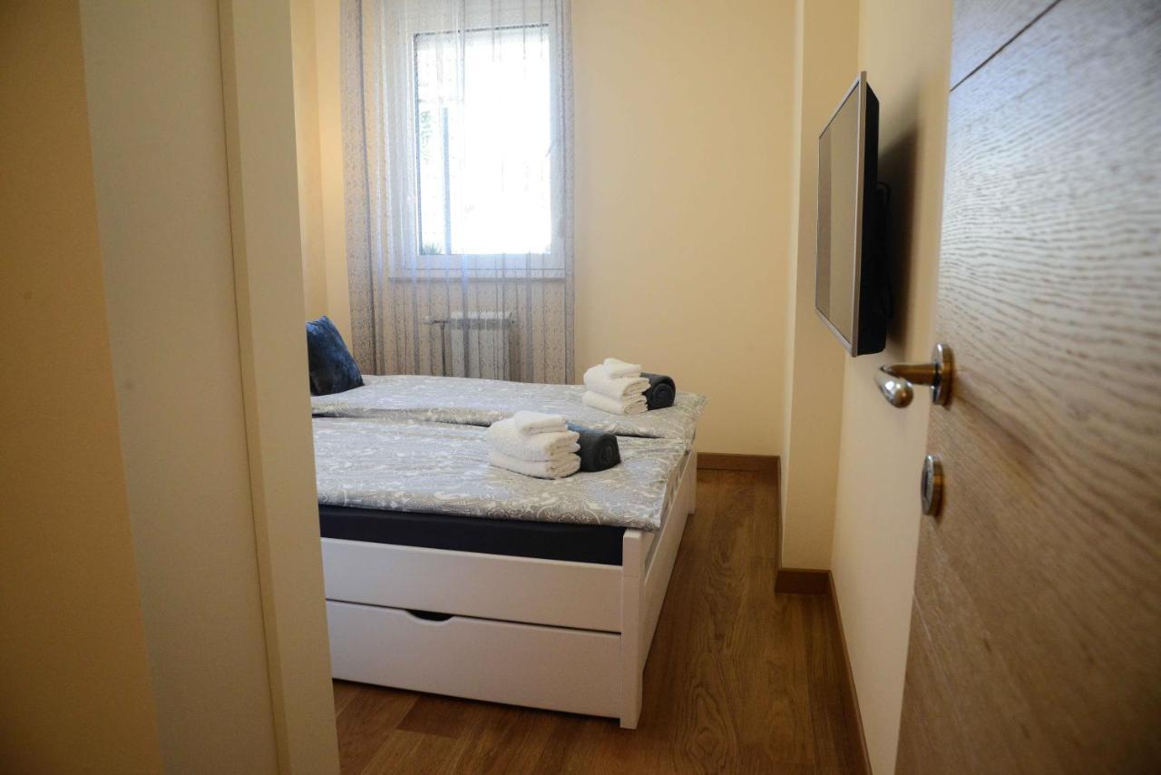 Tesla 70 Apartment With Secure Parking In The Garage Novi Sad Exterior foto
